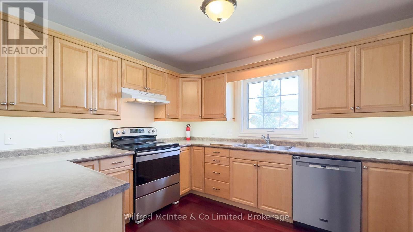 12 Jonathan Crescent, South Bruce, Ontario  N0G 2J0 - Photo 18 - X12374094