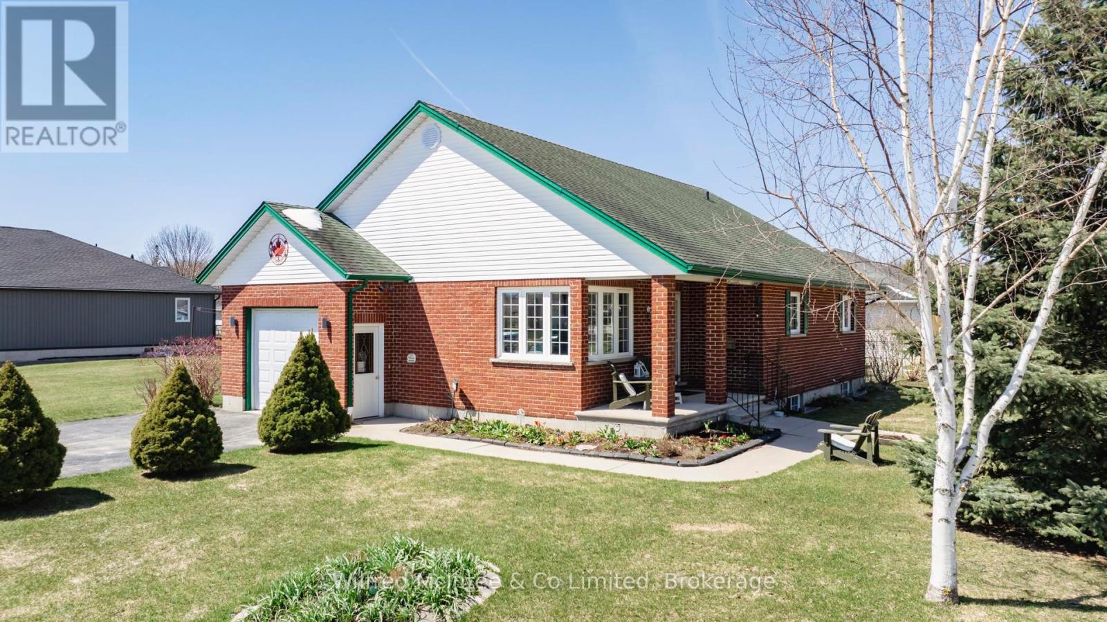 12 Jonathan Crescent, South Bruce, Ontario  N0G 2J0 - Photo 2 - X12374094