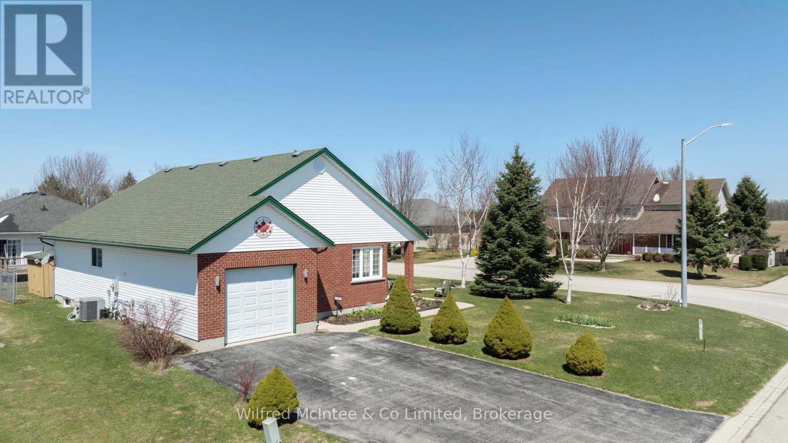 12 Jonathan Crescent, South Bruce, Ontario  N0G 2J0 - Photo 3 - X12374094