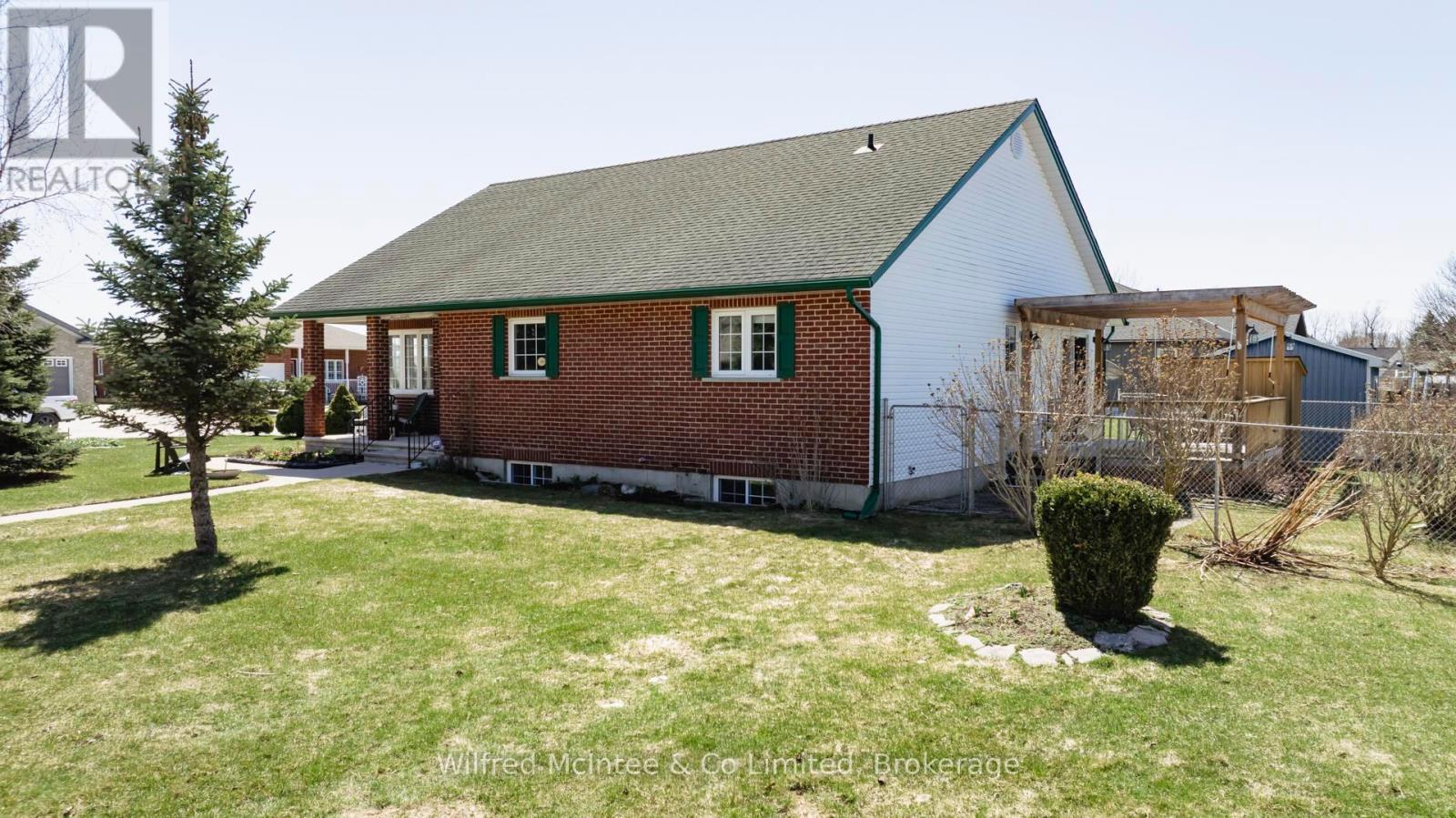 12 Jonathan Crescent, South Bruce, Ontario  N0G 2J0 - Photo 5 - X12374094
