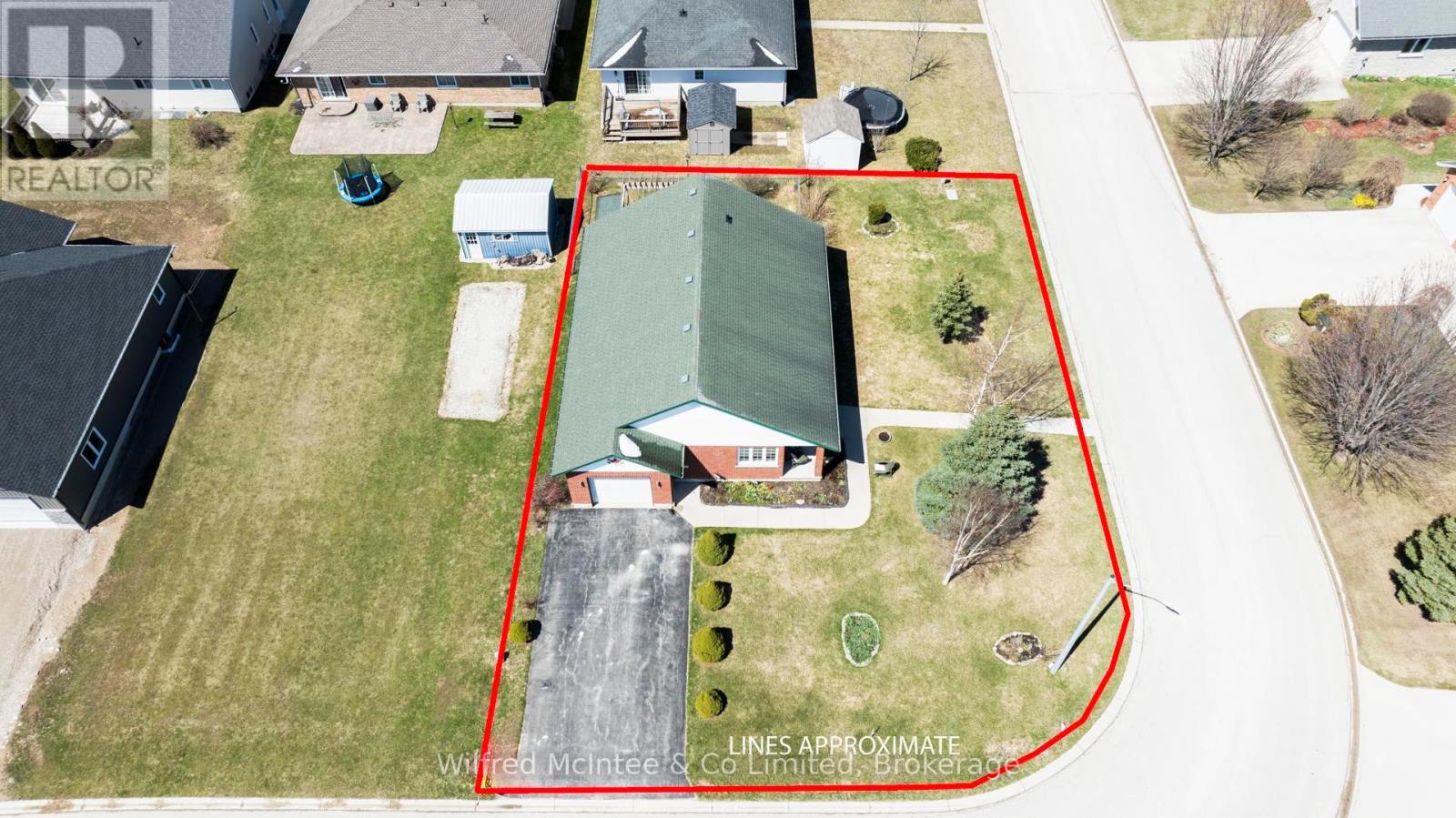 12 Jonathan Crescent, South Bruce, Ontario  N0G 2J0 - Photo 6 - X12374094