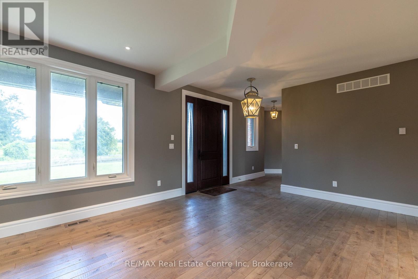 7355 Concession 1 Road, Puslinch, Ontario  N0B 2J0 - Photo 9 - X12374144