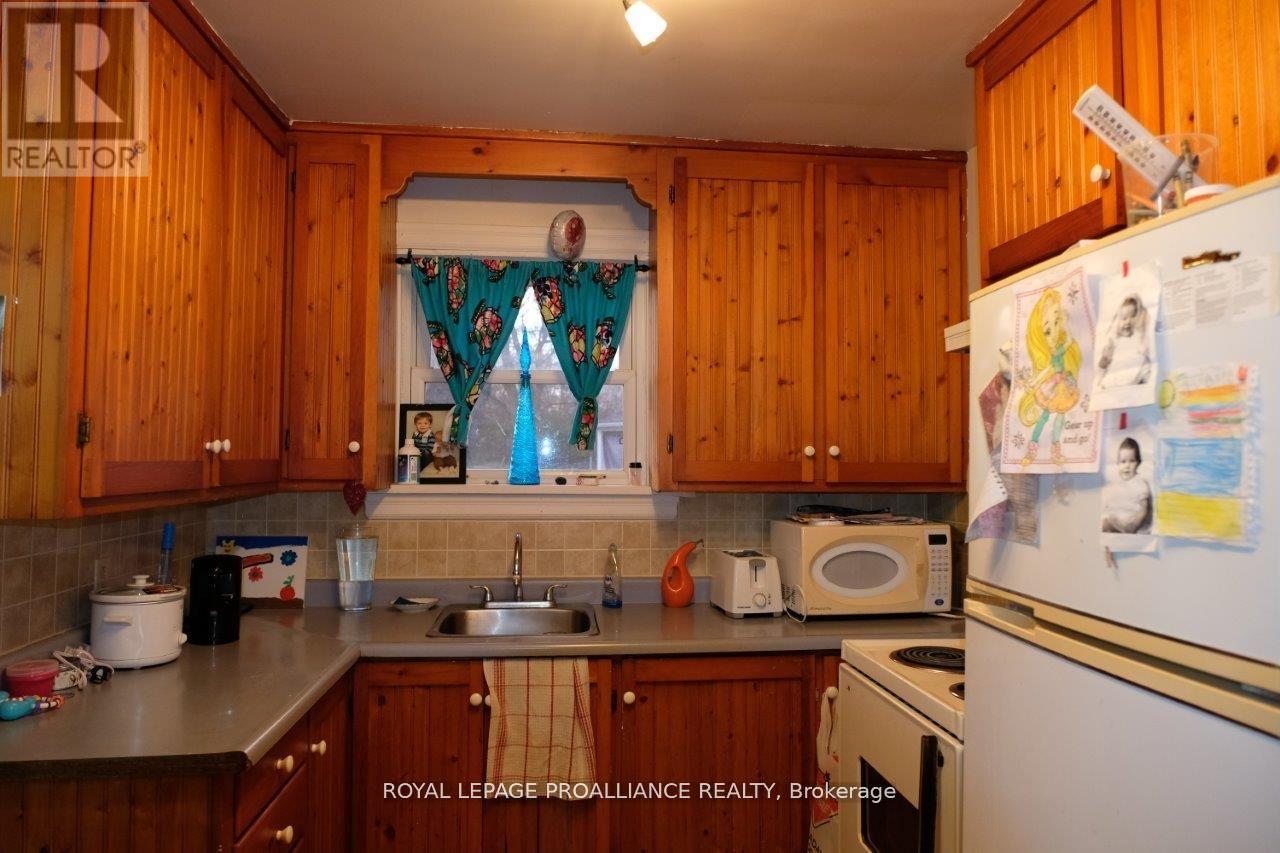 527 Front Street, Quinte West, Ontario  K8V 4R4 - Photo 16 - X12374170