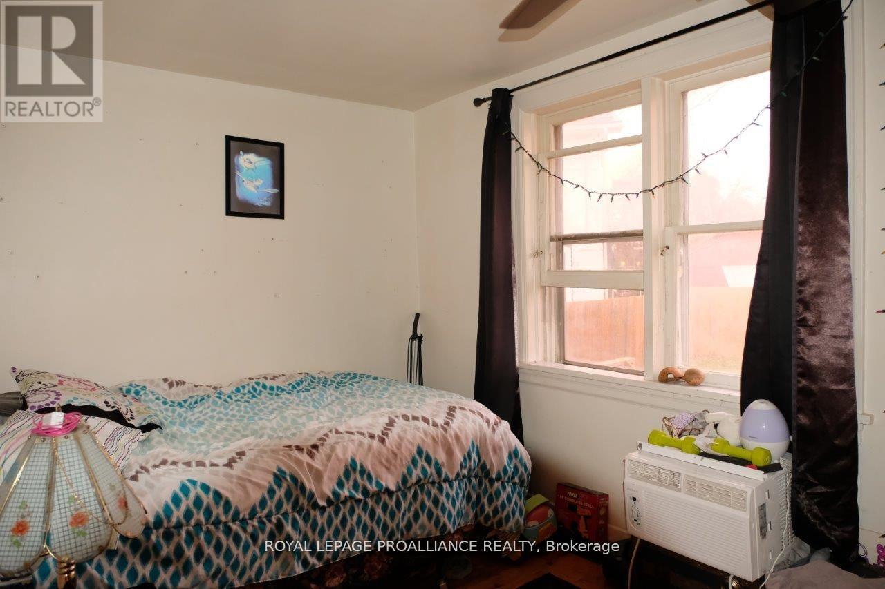 527 Front Street, Quinte West, Ontario  K8V 4R4 - Photo 19 - X12374170