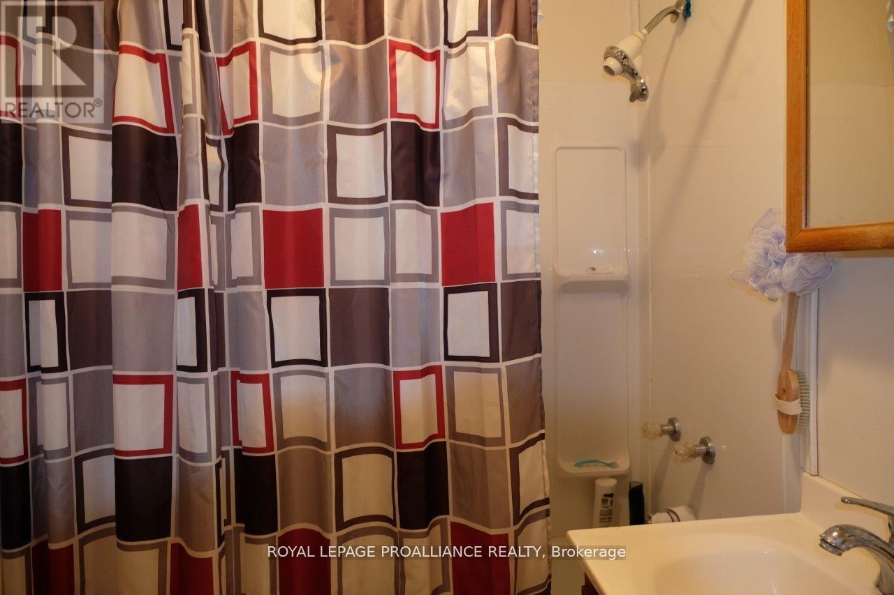 527 Front Street, Quinte West, Ontario  K8V 4R4 - Photo 21 - X12374170