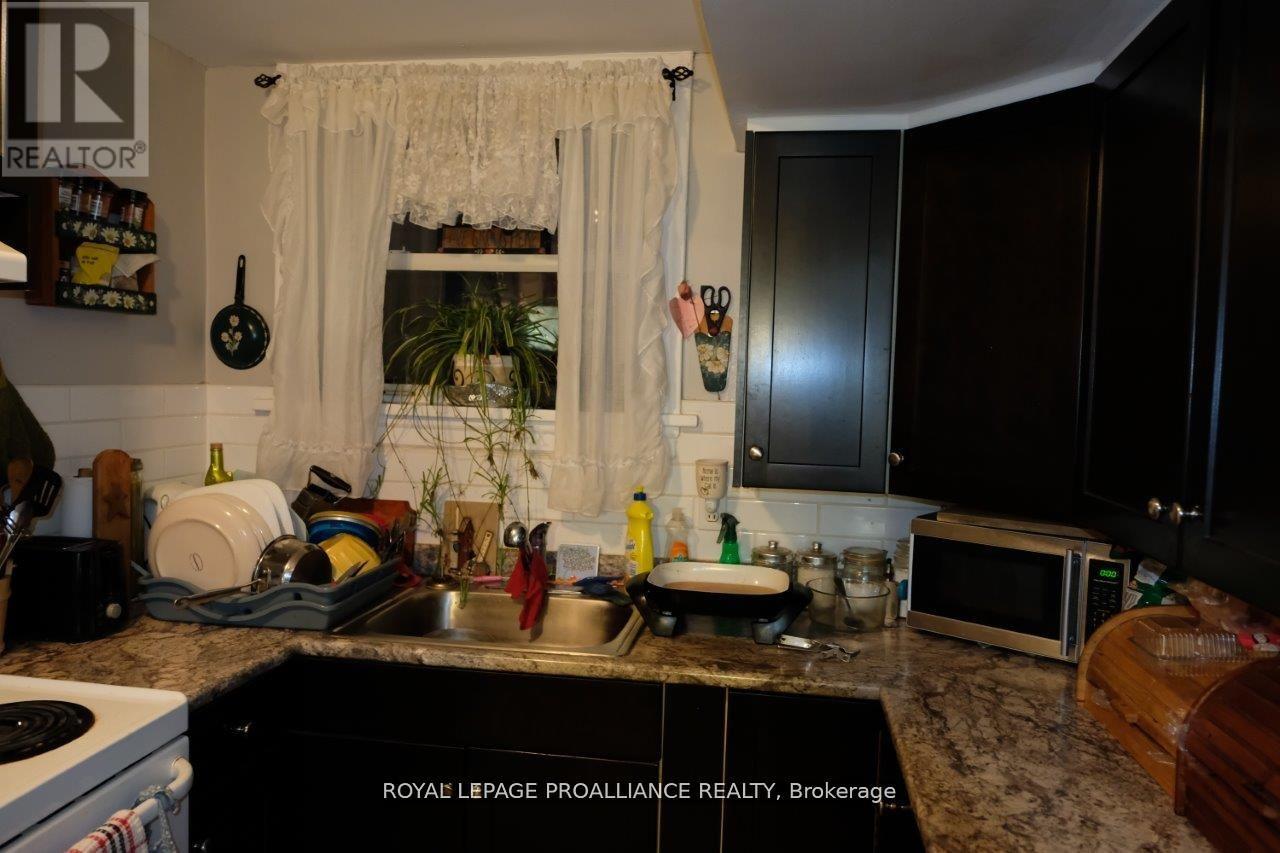 527 Front Street, Quinte West, Ontario  K8V 4R4 - Photo 26 - X12374170