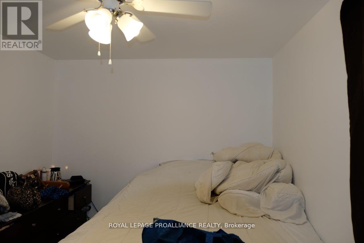 527 Front Street, Quinte West, Ontario  K8V 4R4 - Photo 34 - X12374170