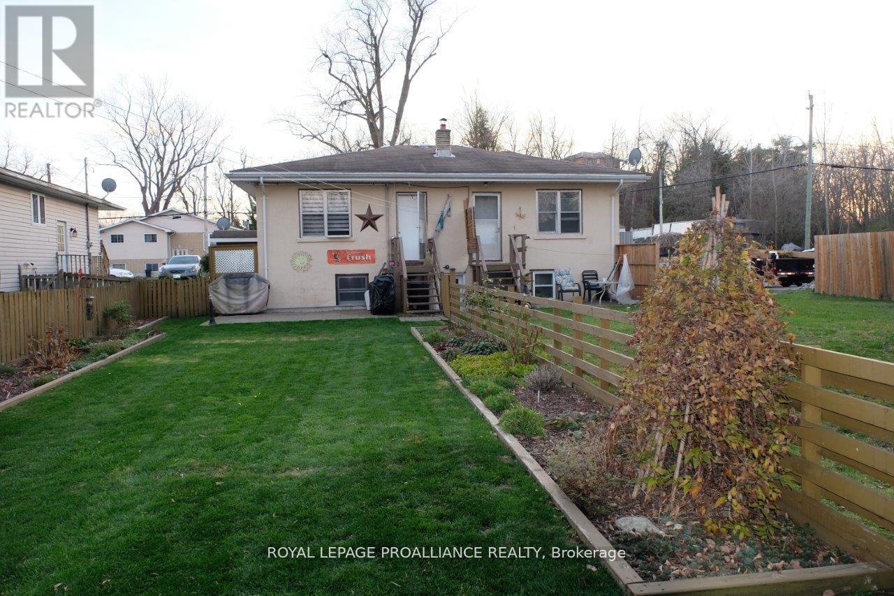 527 Front Street, Quinte West, Ontario  K8V 4R4 - Photo 39 - X12374170