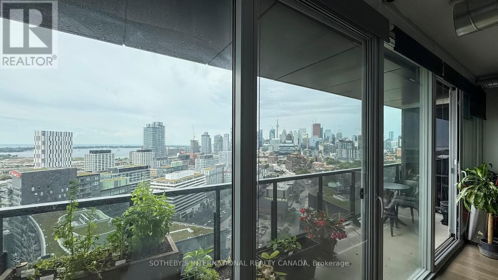 2201 - 170 Bayview Avenue, Toronto, Ontario  M5A 0M4 - Photo 3 - C12373987
