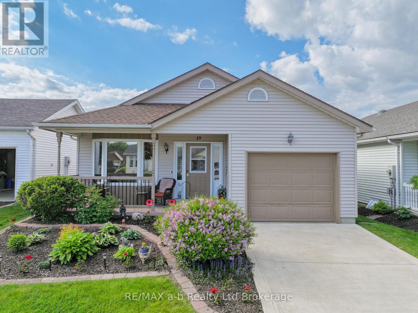 19 Brasher Drive, Tillsonburg, Ontario  N4G 5T2 - Photo 1 - X12374153