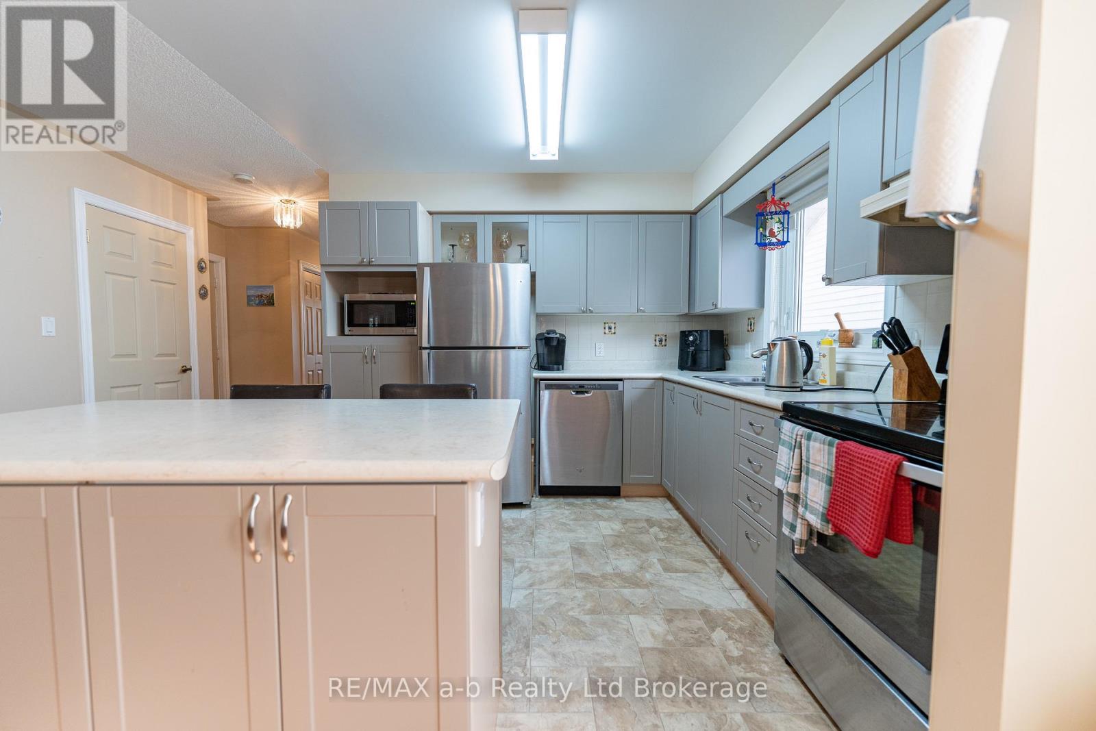 19 Brasher Drive, Tillsonburg, Ontario  N4G 5T2 - Photo 12 - X12374153
