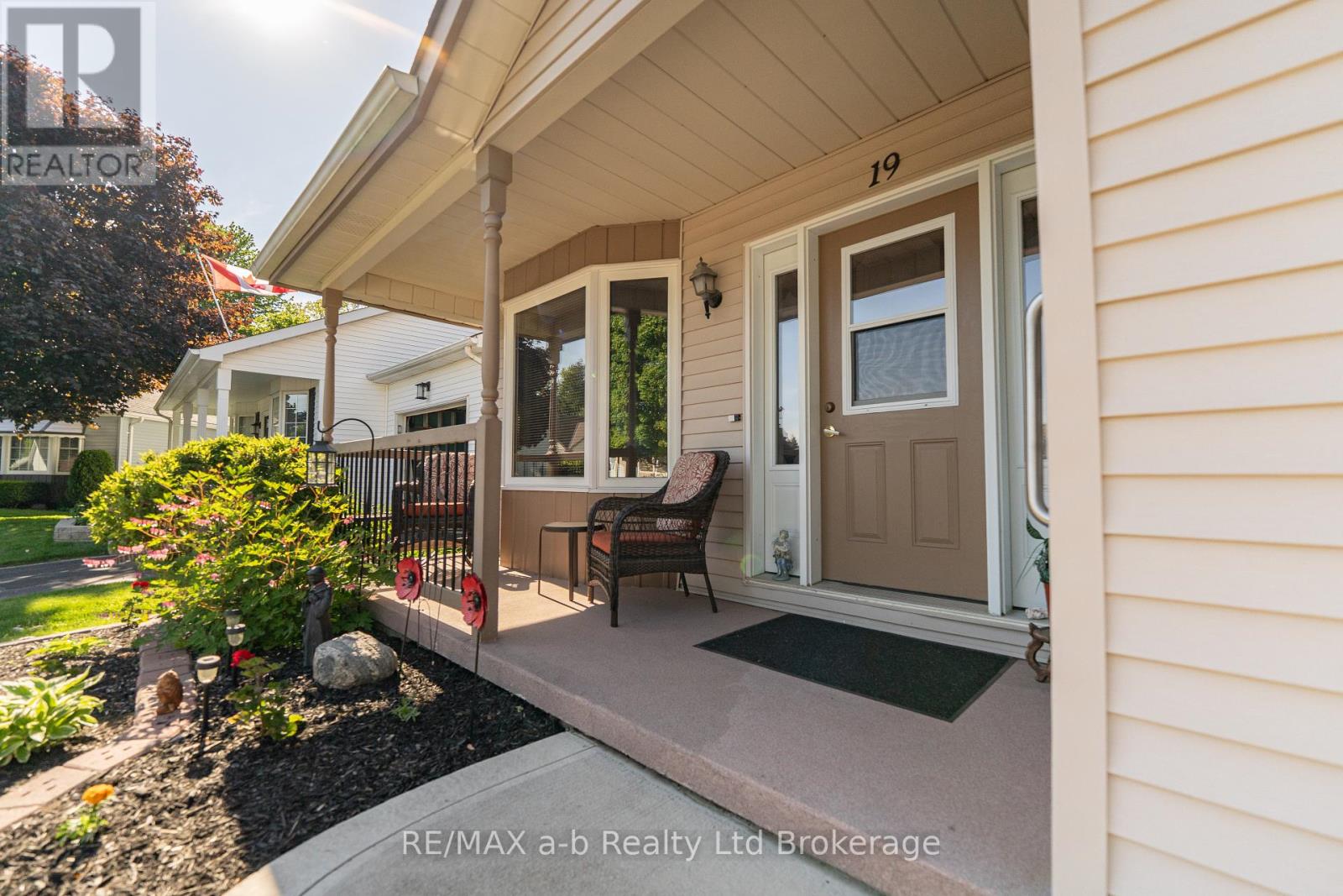 19 Brasher Drive, Tillsonburg, Ontario  N4G 5T2 - Photo 4 - X12374153