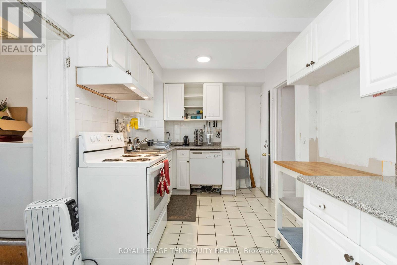 70 Rogers Road, Toronto, Ontario  M6E 1P1 - Photo 11 - C12336465