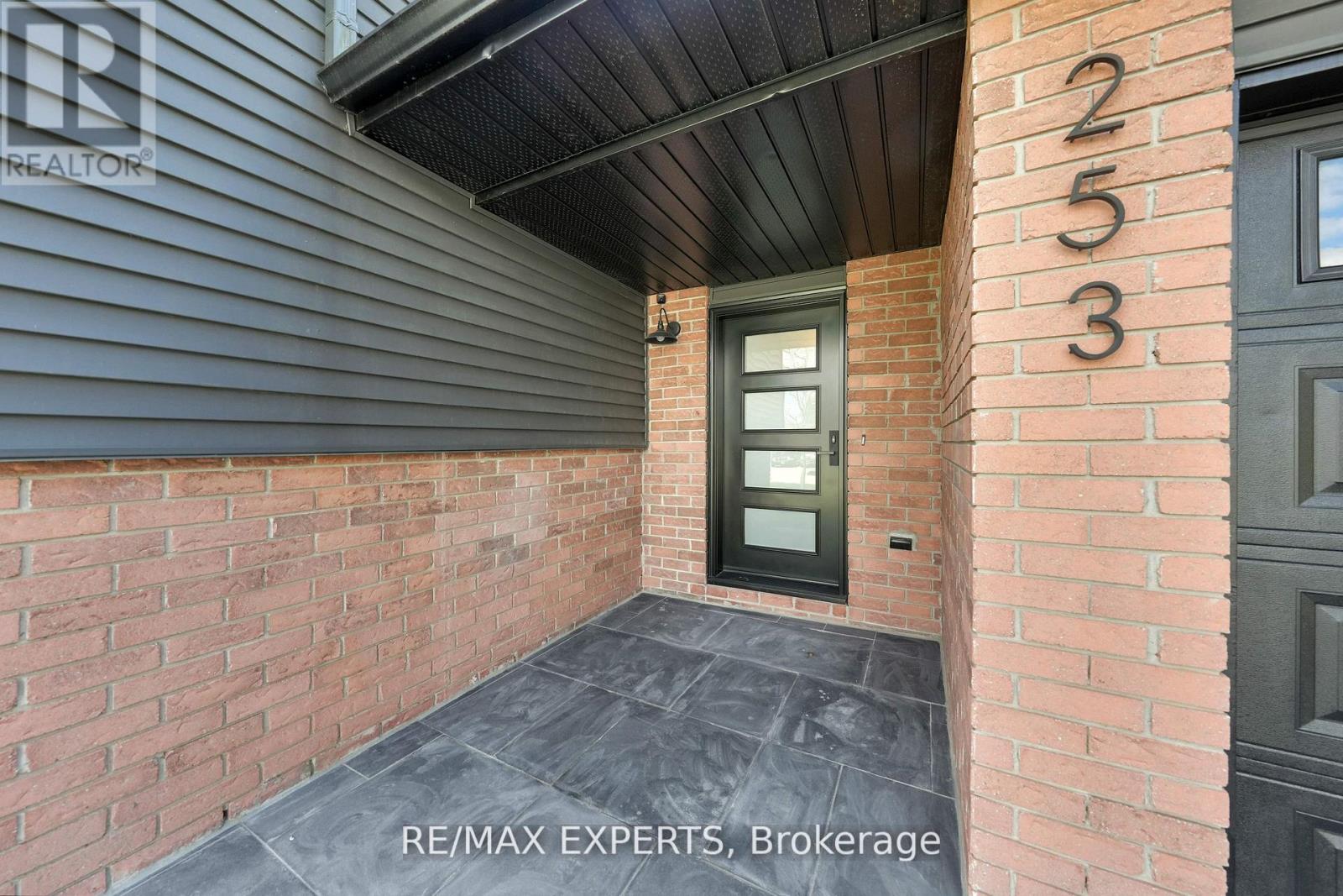 253 Spencer Avenue, Essa, Ontario  L0L 2N0 - Photo 3 - N12373943