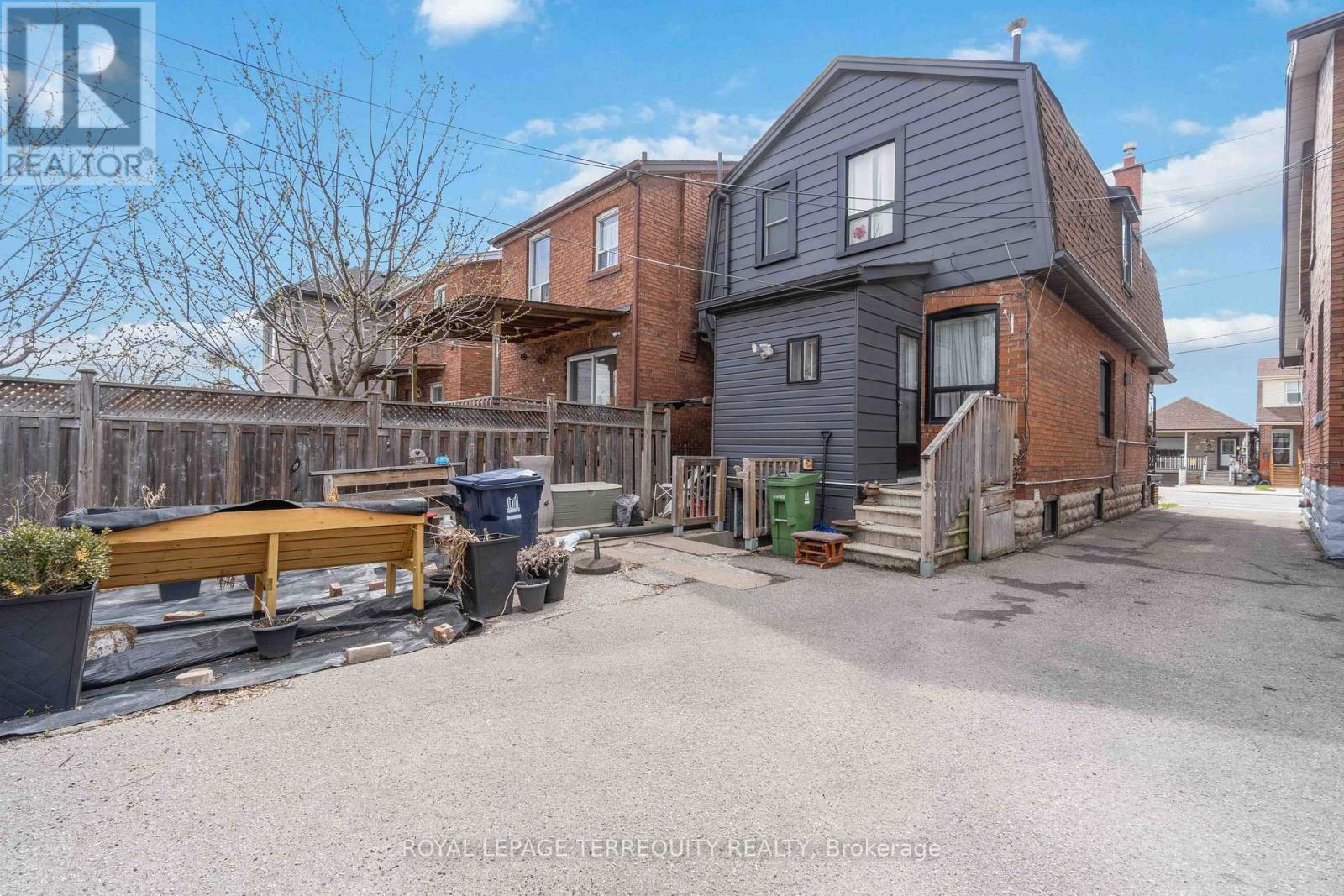 70 Rogers Road, Toronto, Ontario  M6E 1P1 - Photo 31 - C12336465
