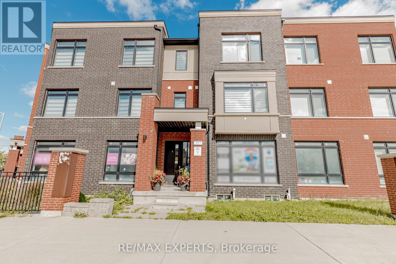 357 Veterans Drive, Brampton, Ontario  L7A 4W1 - Photo 2 - W12373954