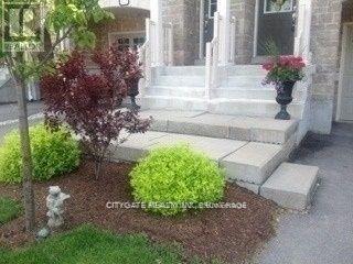 7133 Triumph Lane, Mississauga, Ontario  L5N 0C5 - Photo 1 - W12373961