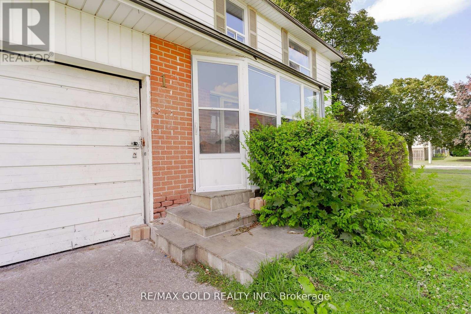 1 Dartnell Place, Brampton, Ontario  L6T 1P3 - Photo 3 - W12374033