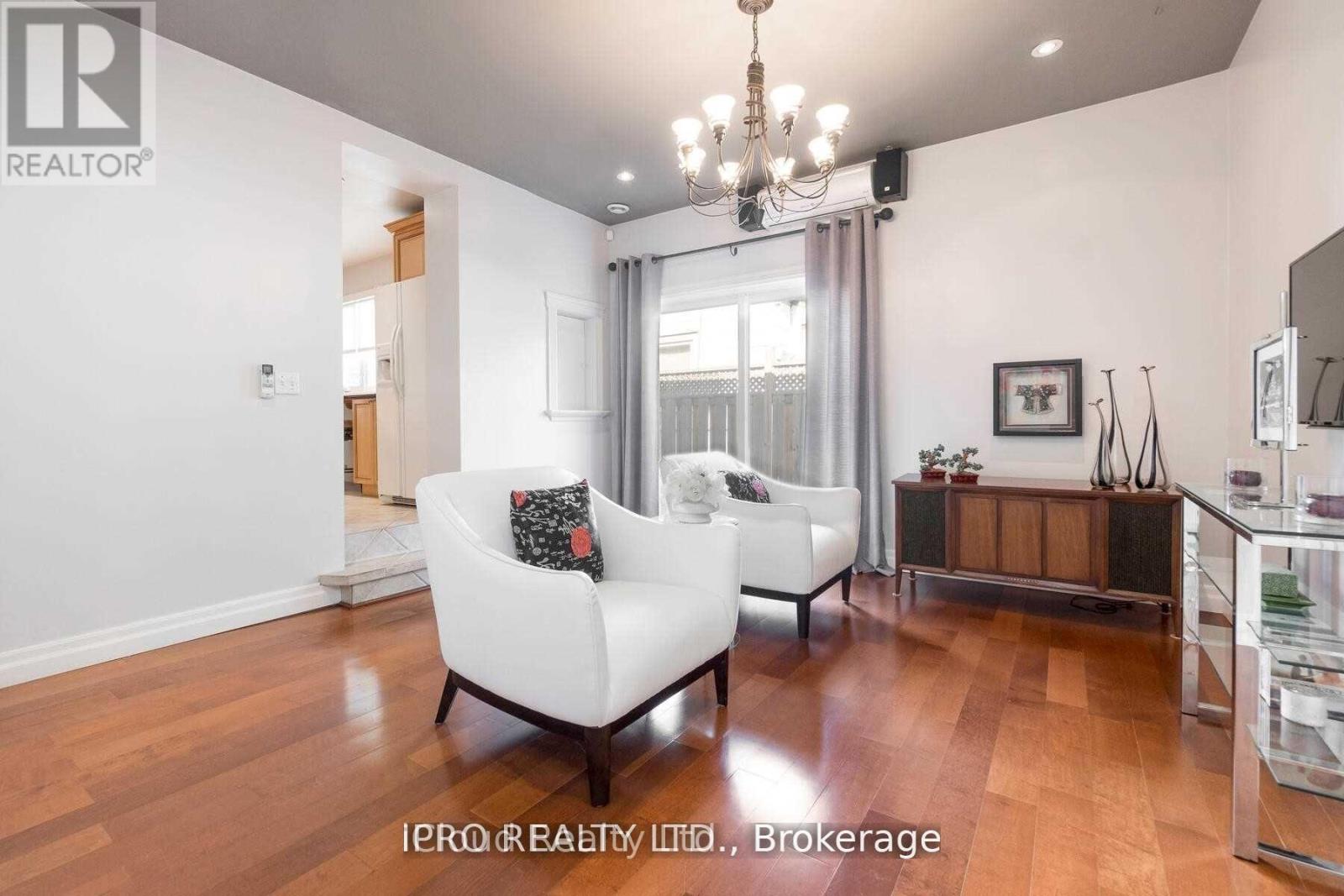 18 Sunset Boulevard, Brampton, Ontario  L6X 1W8 - Photo 15 - W12374035