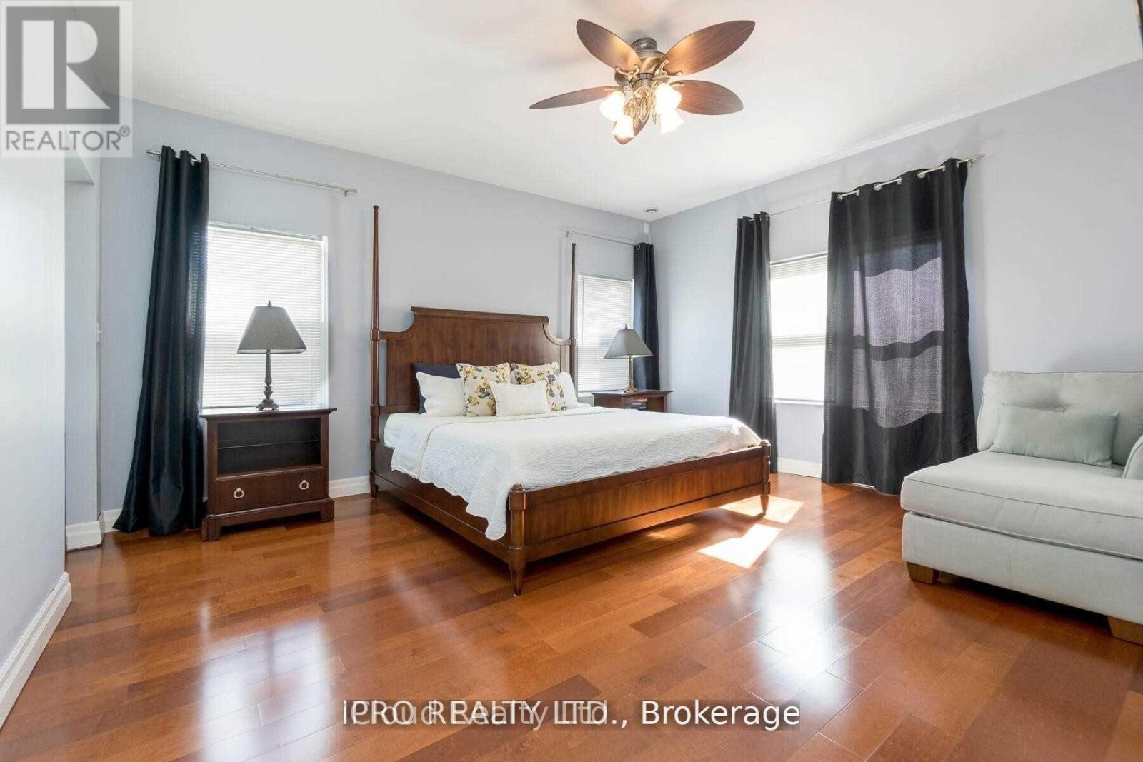 18 Sunset Boulevard, Brampton, Ontario  L6X 1W8 - Photo 17 - W12374035