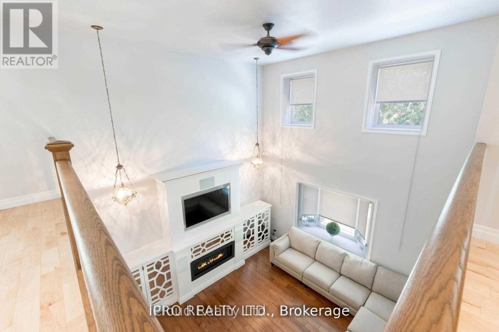 18 Sunset Boulevard, Brampton, Ontario  L6X 1W8 - Photo 25 - W12374035