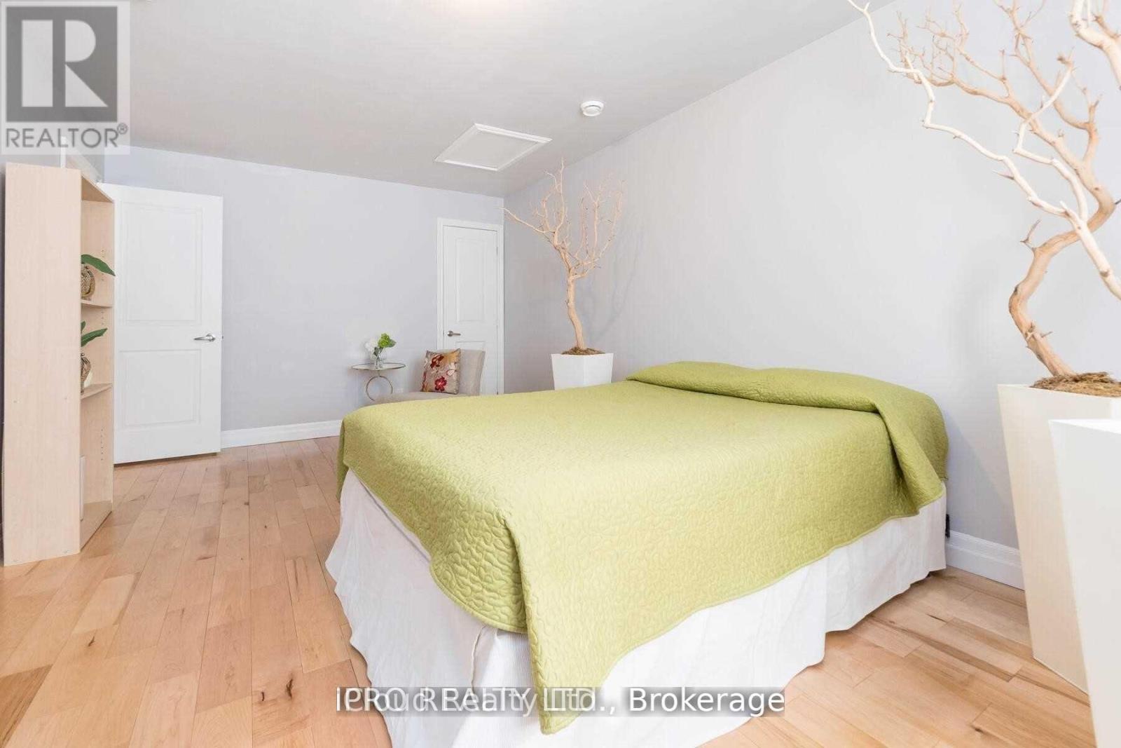 18 Sunset Boulevard, Brampton, Ontario  L6X 1W8 - Photo 30 - W12374035