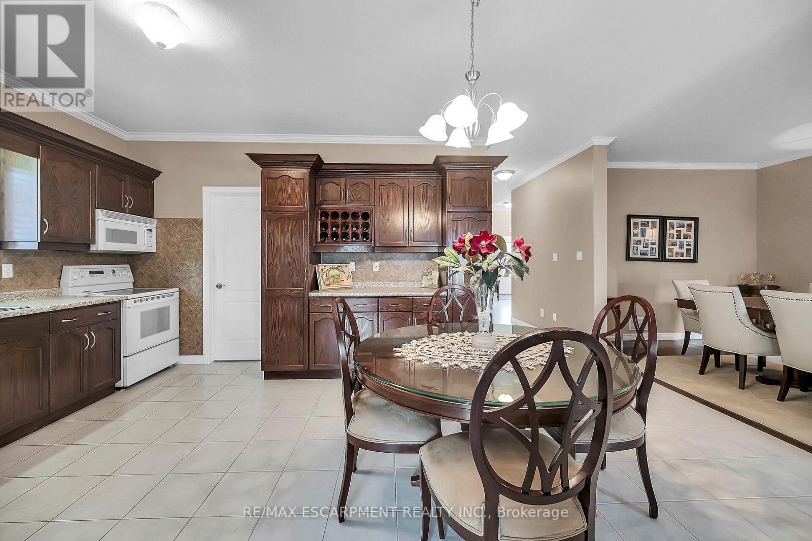 7 Kathleen Court, Hamilton, Ontario  L8T 5B1 - Photo 12 - X12374024