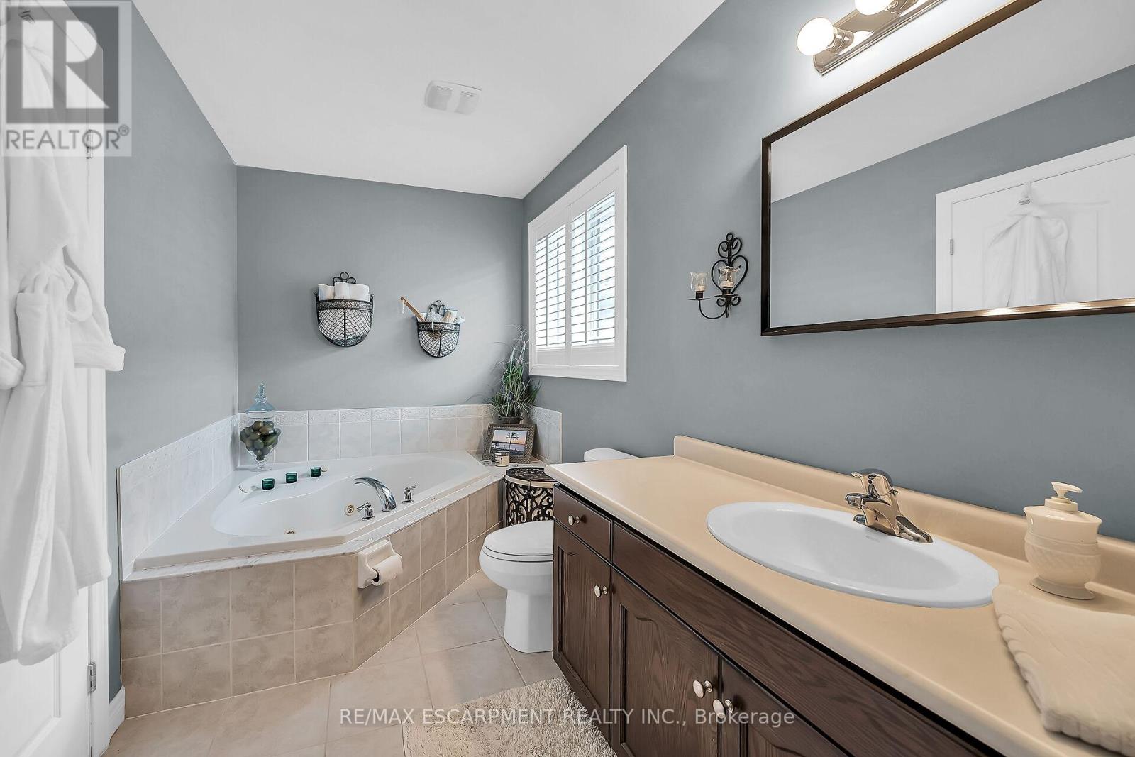 7 Kathleen Court, Hamilton, Ontario  L8T 5B1 - Photo 27 - X12374024