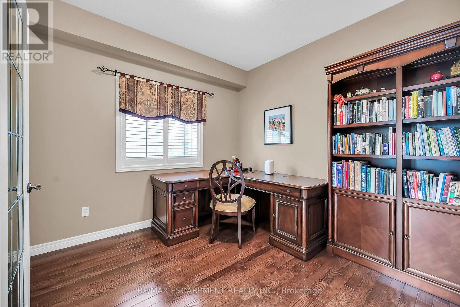 7 Kathleen Court, Hamilton, Ontario  L8T 5B1 - Photo 5 - X12374024