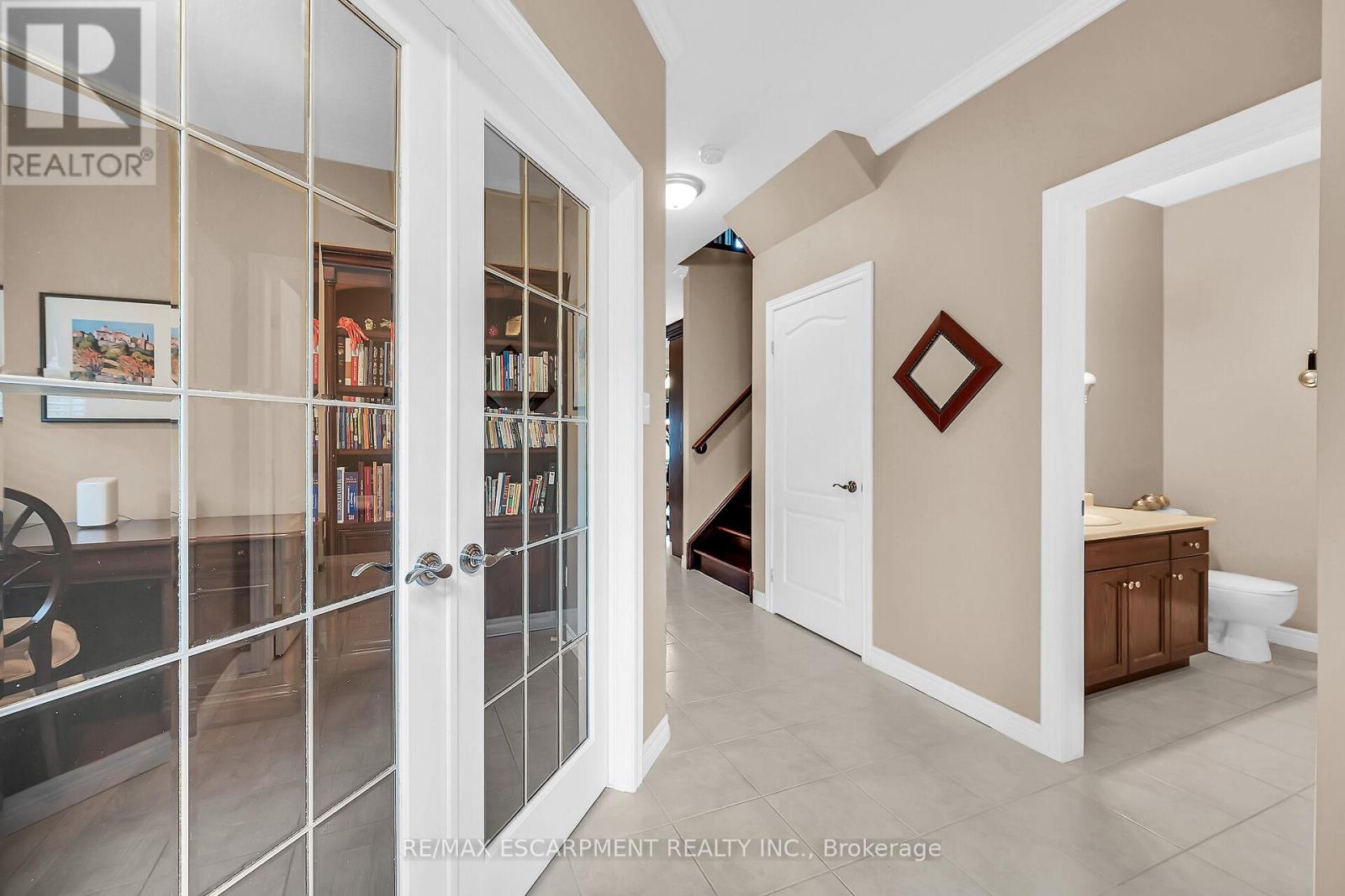 7 Kathleen Court, Hamilton, Ontario  L8T 5B1 - Photo 6 - X12374024