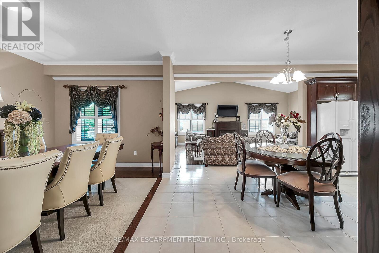 7 Kathleen Court, Hamilton, Ontario  L8T 5B1 - Photo 8 - X12374024