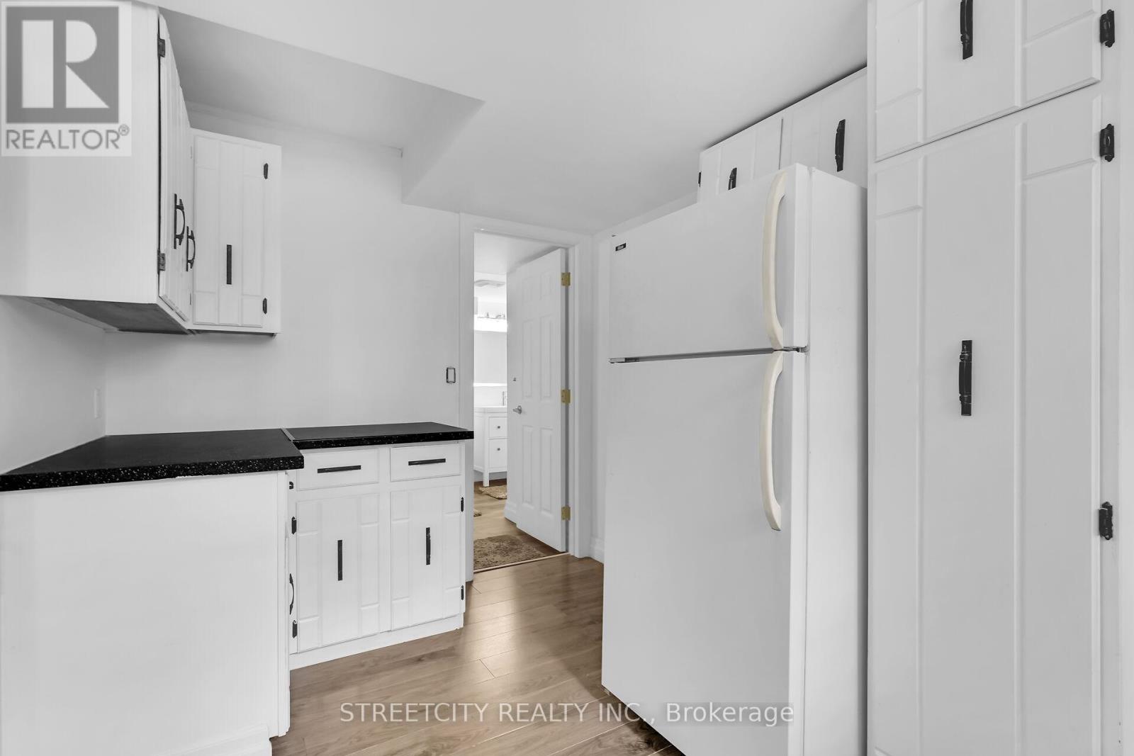 15 Camden Road, London North, Ontario  N5X 2J8 - Photo 10 - X12374277