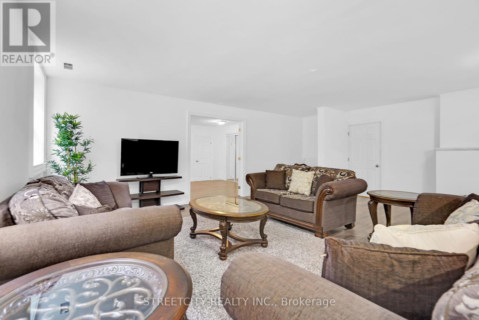 15 Camden Road, London North, Ontario  N5X 2J8 - Photo 12 - X12374277