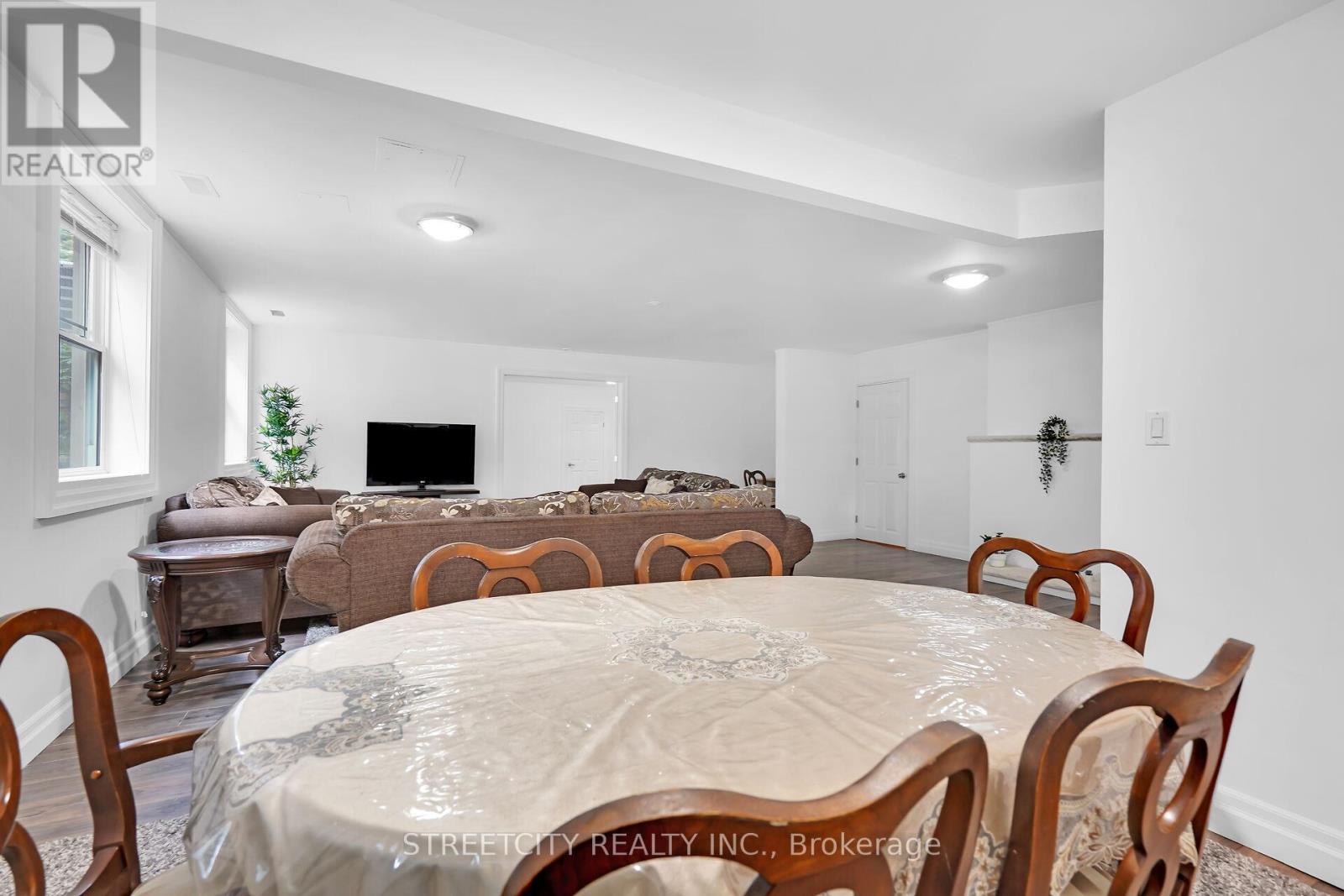 15 Camden Road, London North, Ontario  N5X 2J8 - Photo 14 - X12374277