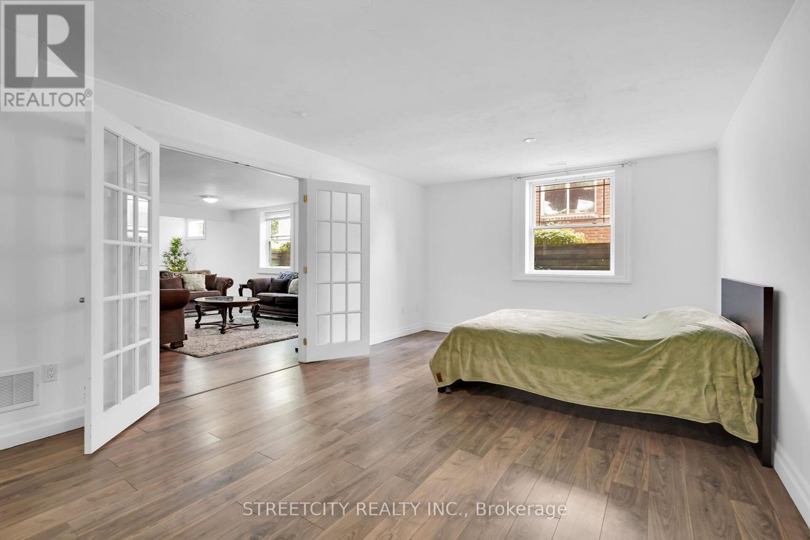 15 Camden Road, London North, Ontario  N5X 2J8 - Photo 17 - X12374277