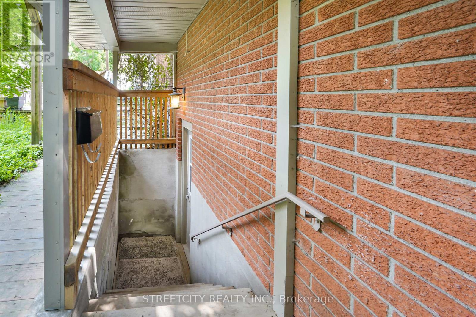 15 Camden Road, London North, Ontario  N5X 2J8 - Photo 3 - X12374277