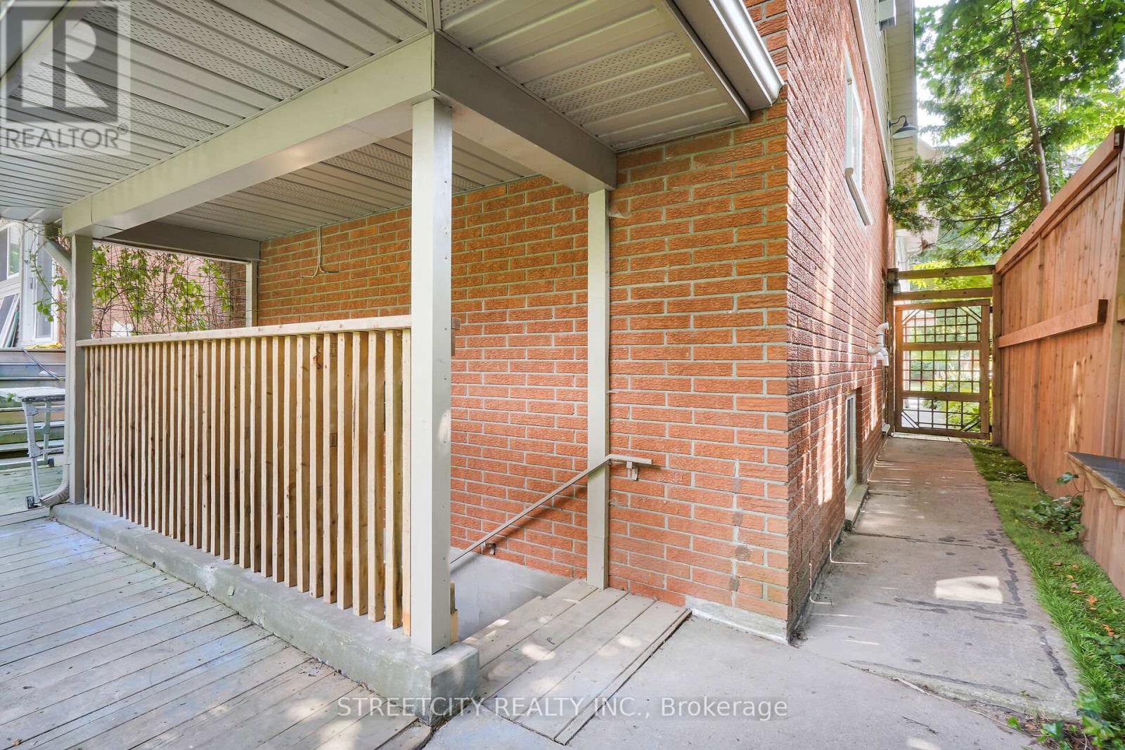 15 Camden Road, London North, Ontario  N5X 2J8 - Photo 5 - X12374277