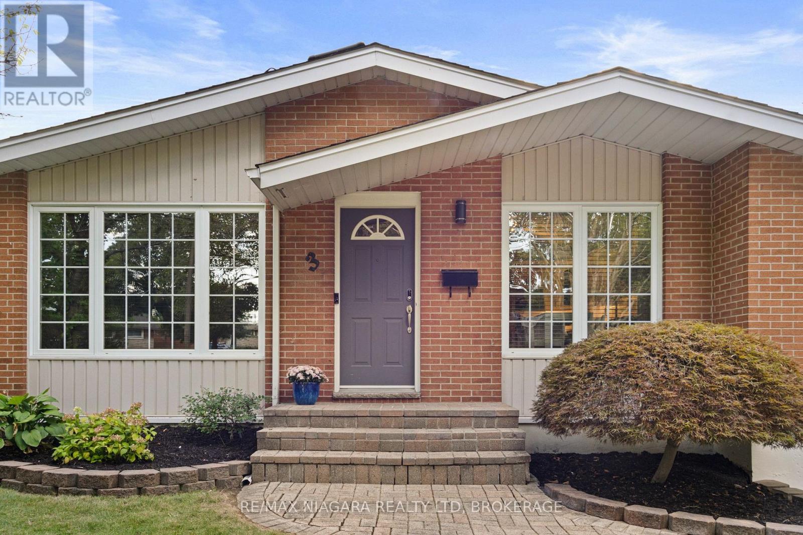 3 Clearview Heights, St. Catharines, Ontario  L2T 2W2 - Photo 3 - X12374334