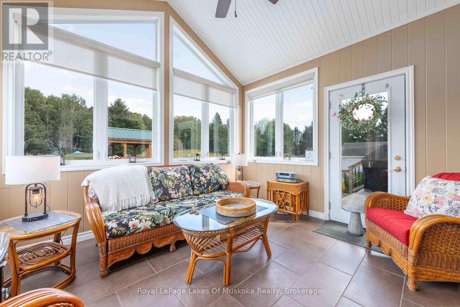 284 South Fairy Lake Road, Huntsville, Ontario  P1H 1R5 - Photo 13 - X12374260