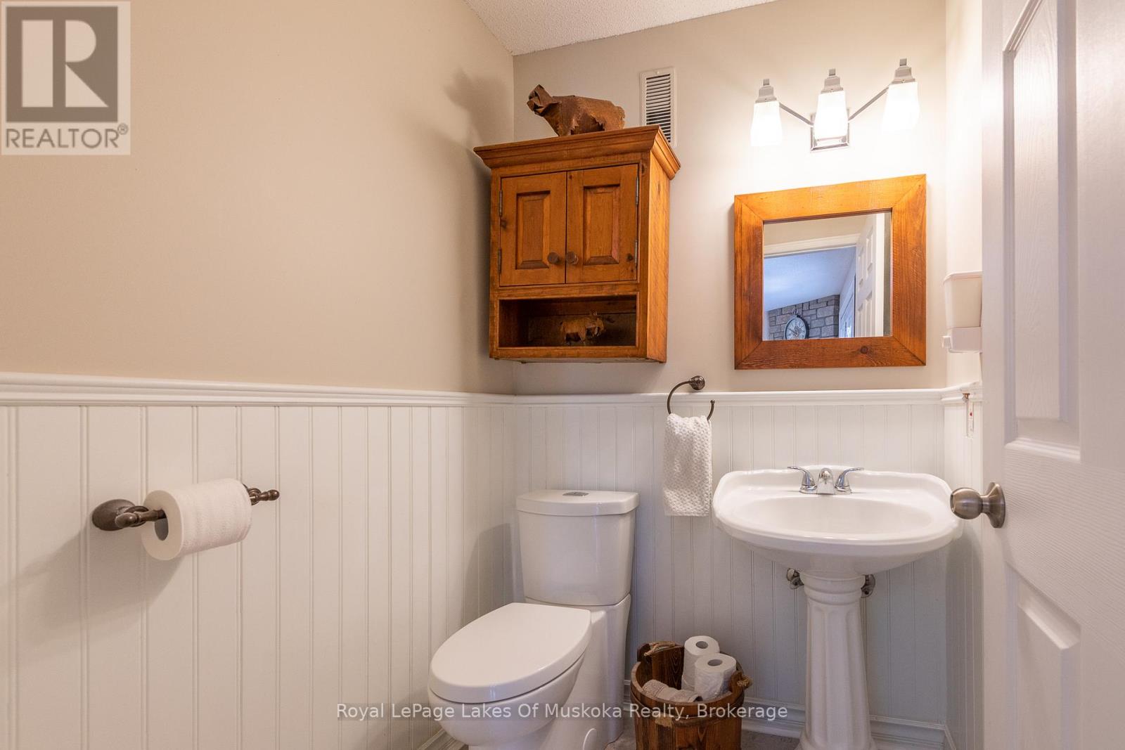 284 South Fairy Lake Road, Huntsville, Ontario  P1H 1R5 - Photo 27 - X12374260