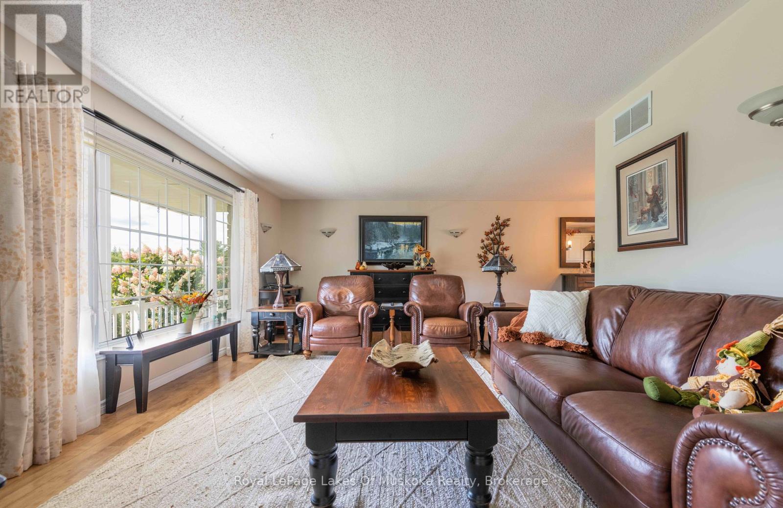 284 South Fairy Lake Road, Huntsville, Ontario  P1H 1R5 - Photo 6 - X12374260