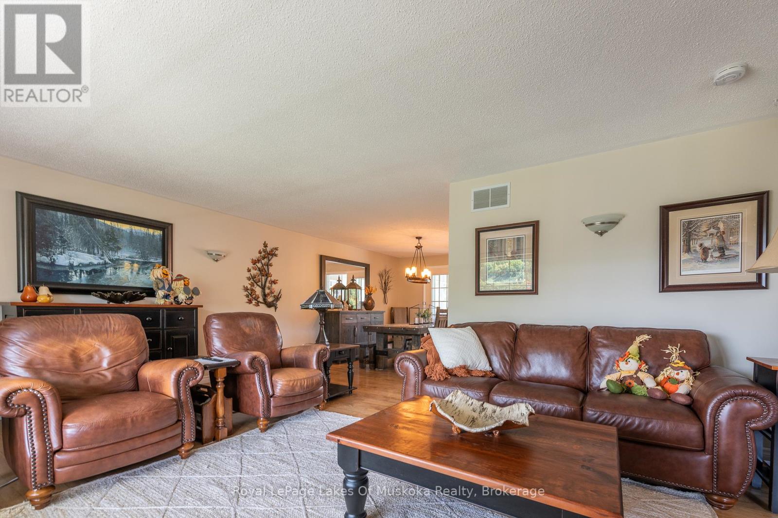 284 South Fairy Lake Road, Huntsville, Ontario  P1H 1R5 - Photo 7 - X12374260