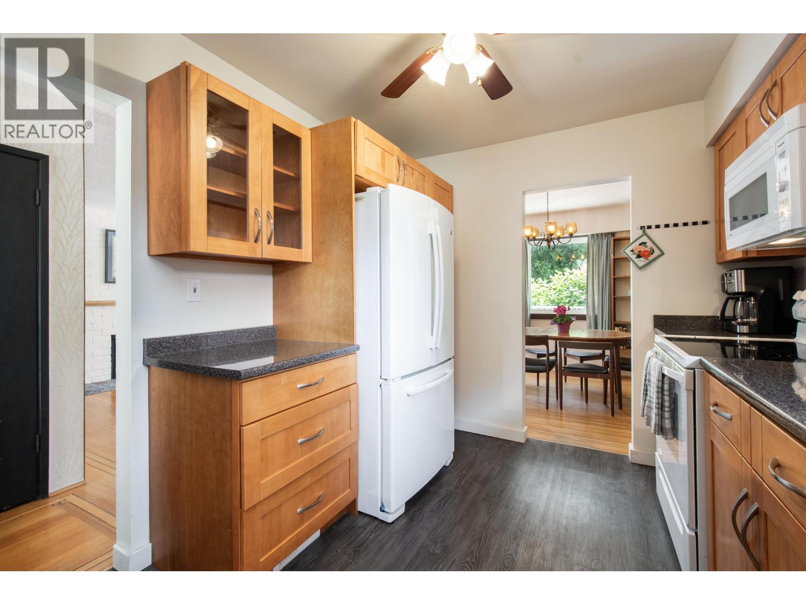 1852 Appin Road, North Vancouver, British Columbia  V7J 2T5 - Photo 10 - R3041897