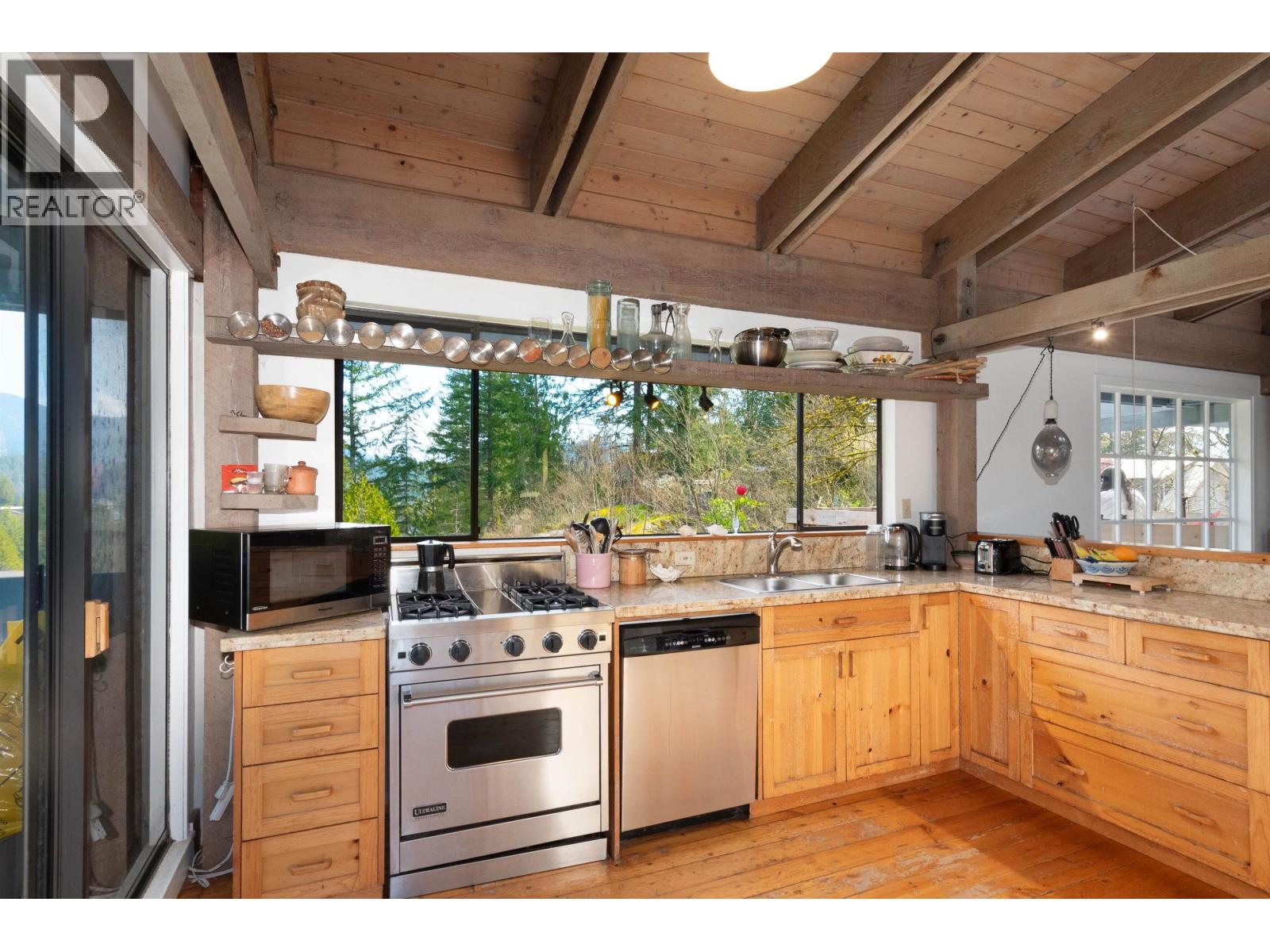4477 Strathcona Road, North Vancouver, British Columbia  V7G 1G7 - Photo 10 - R3041900