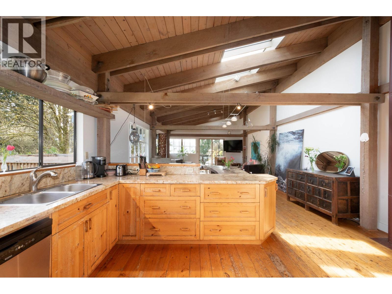 4477 Strathcona Road, North Vancouver, British Columbia  V7G 1G7 - Photo 11 - R3041900