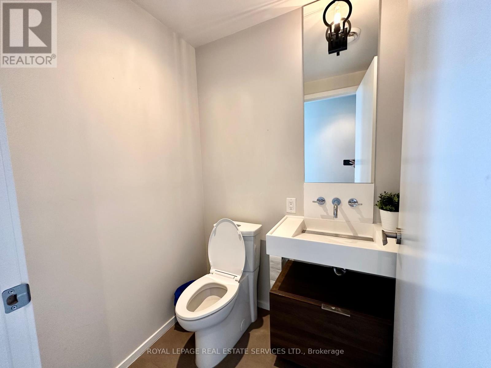 4501 - 5 St Joseph Street, Toronto, Ontario  M4Y 1J6 - Photo 19 - C12374045