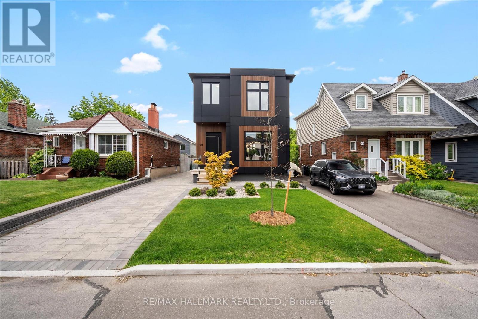 Property at 40 MANDERLEY DRIVE image 2
