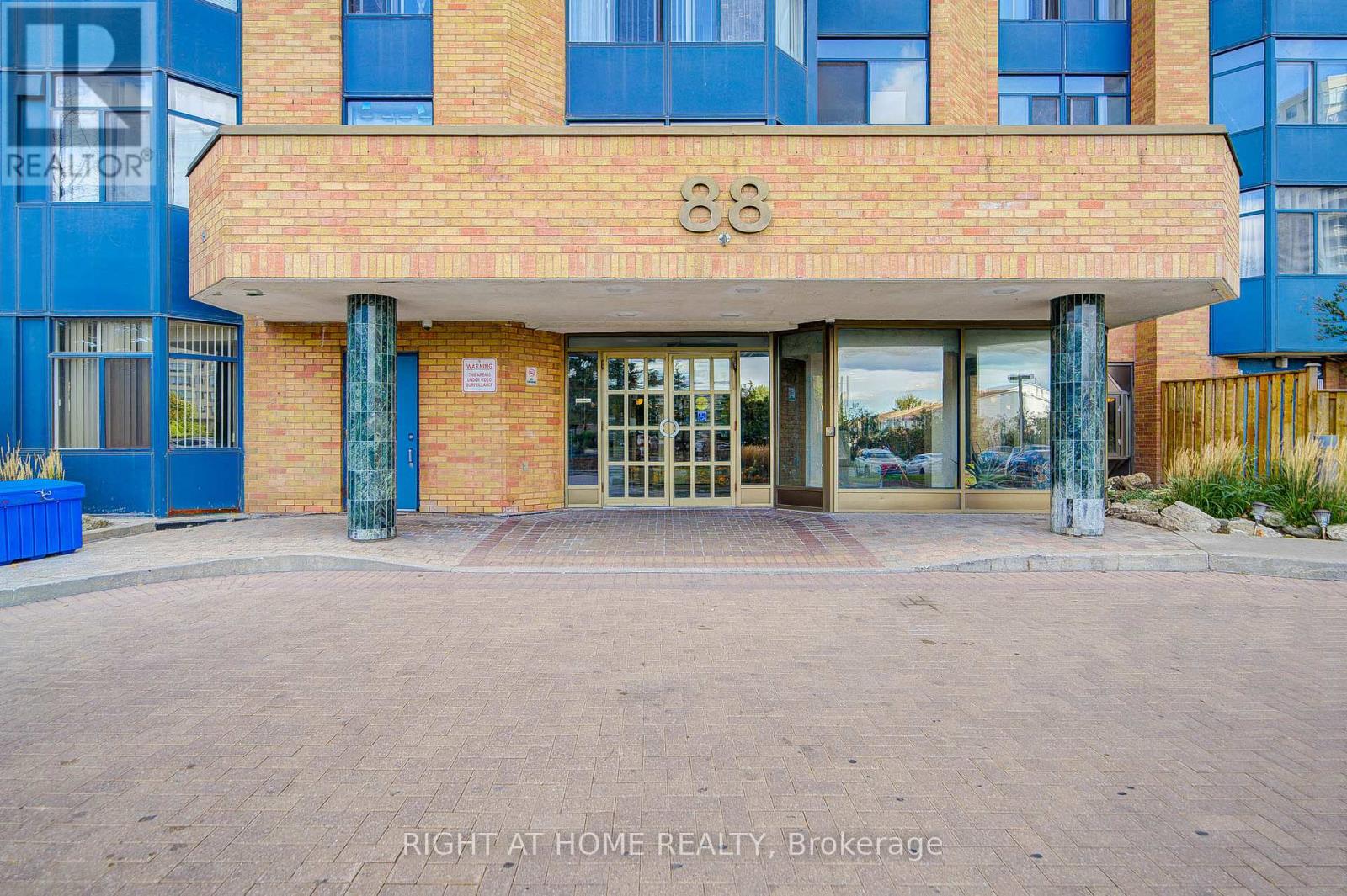1501 - 88 Alton Towers Circle, Toronto, Ontario  M1V 5C5 - Photo 2 - E12374111