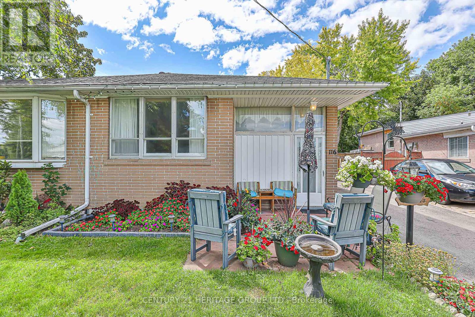 116 LONGFORD DRIVE, Newmarket, Ontario