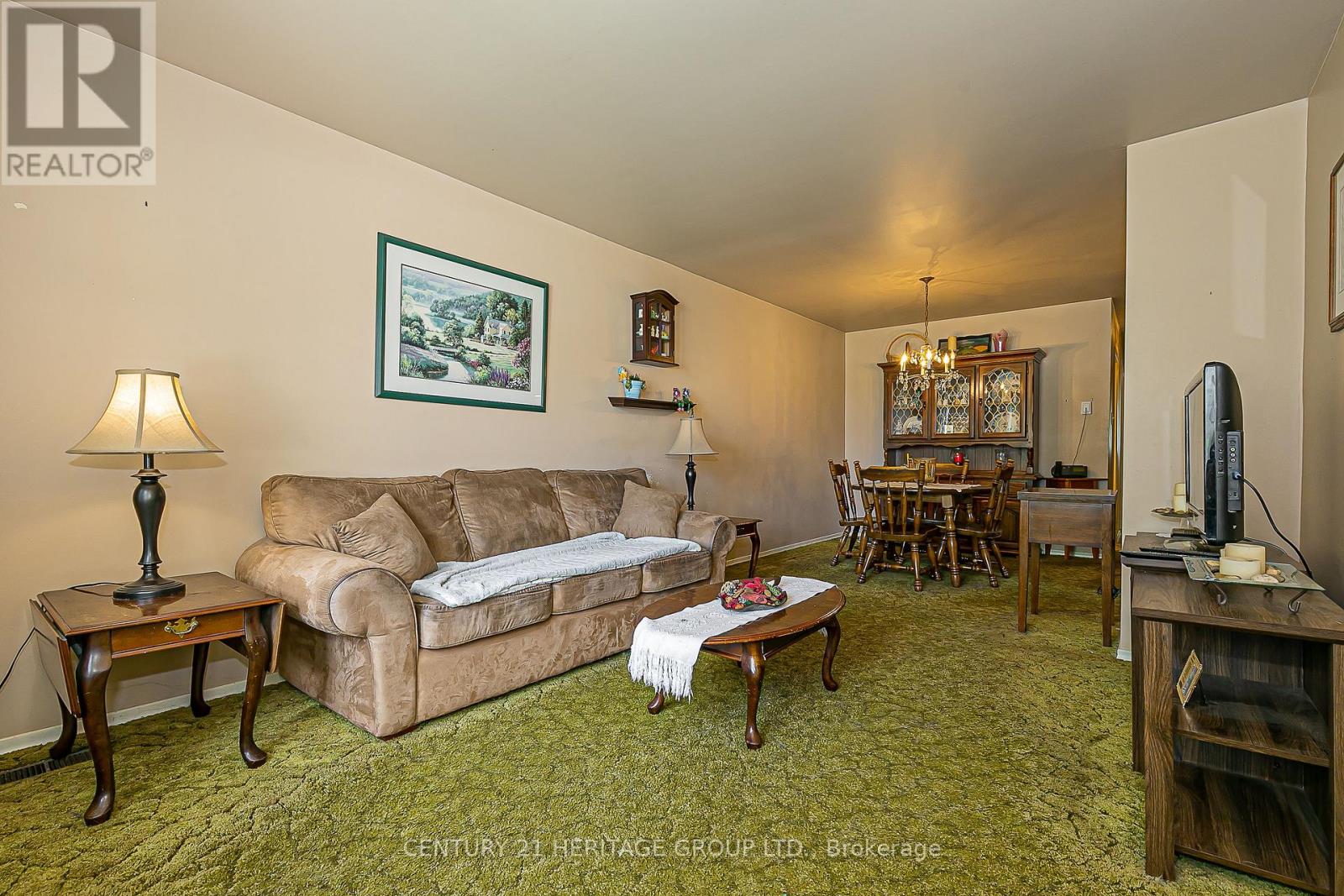 116 Longford Drive, Newmarket, Ontario  L3Y 2Y5 - Photo 4 - N12374093